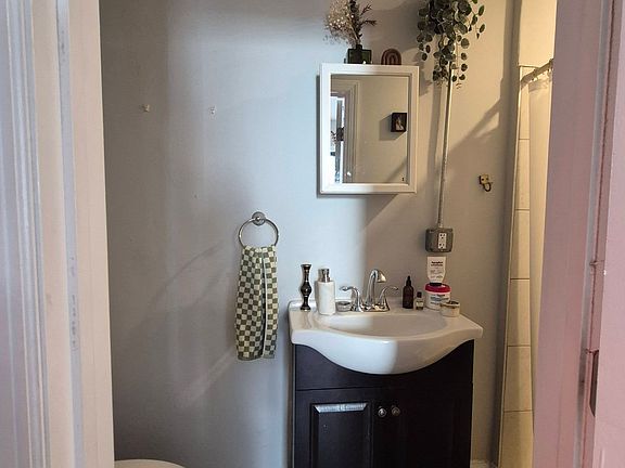 4th image of 4201 Pine St APT 2F