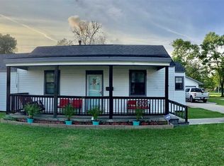 6917 32nd St, Groves, TX 77619