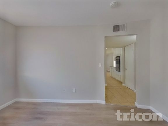 3rd image of 3105 Rozanna Ct
