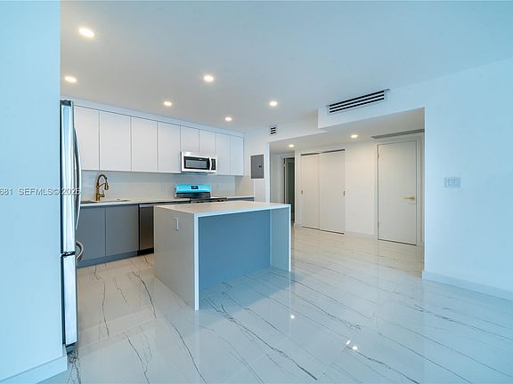 5th image of 19380 Collins Ave APT 1105