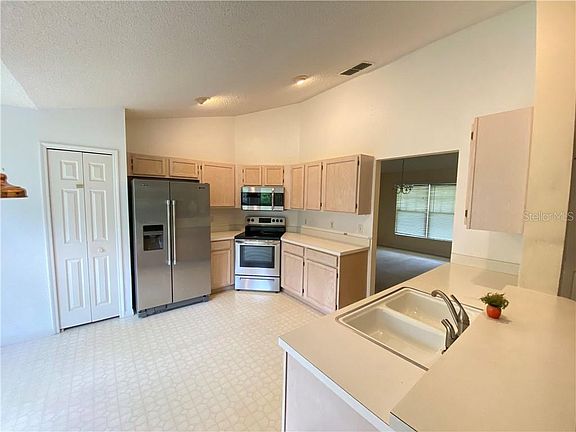 2nd image of 9620 Avalon Woods Dr