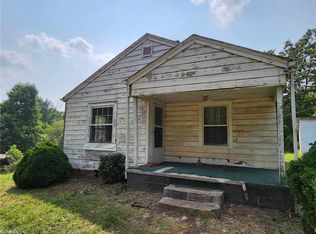 4078 Red Brush Rd, Mount Airy, NC 27030