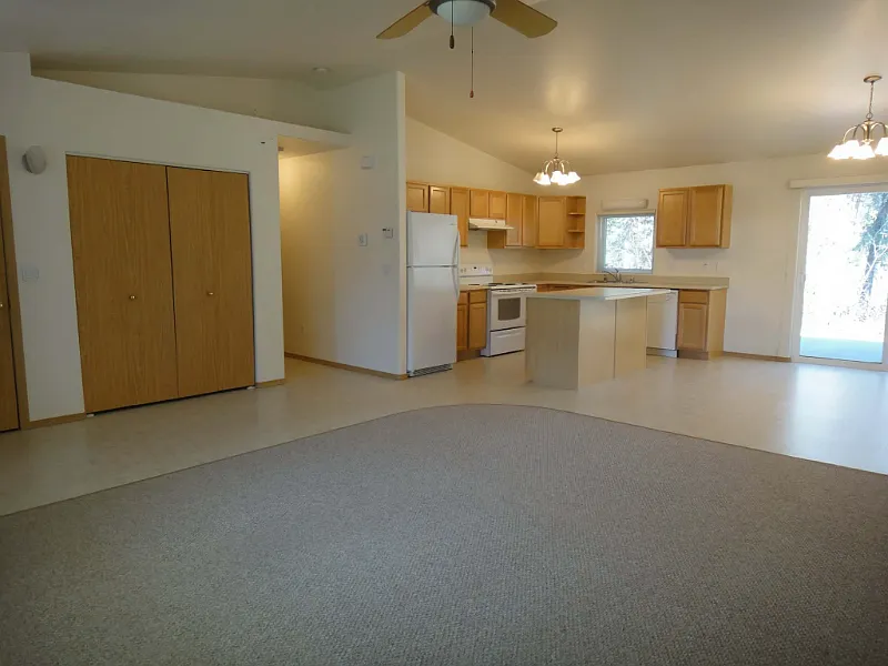 3 bed, 1346 sqft, $2,400 — Photo 4