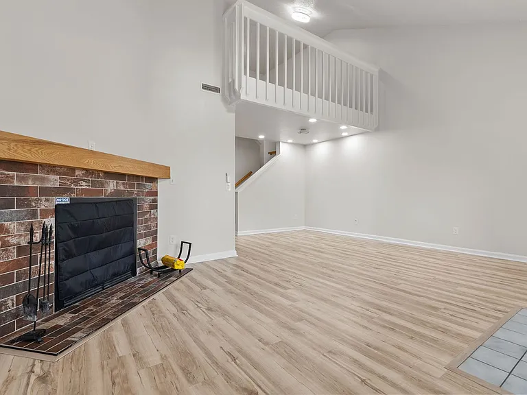 837 Little Bay Ave #3C — Photo 9
