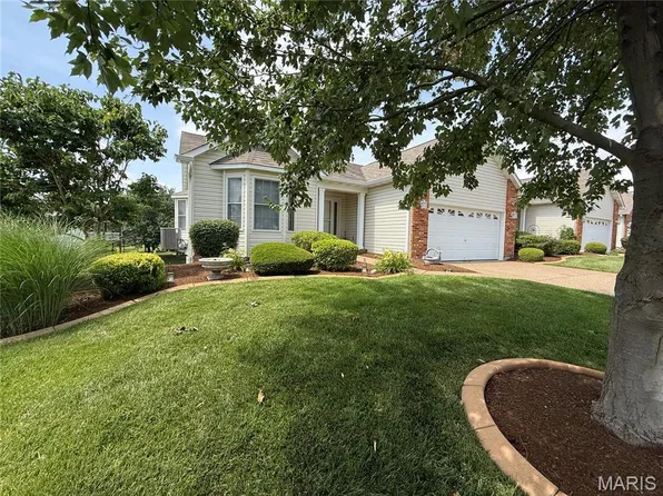 2776 Samuel Dr #746A, O'Fallon, MO 63366
