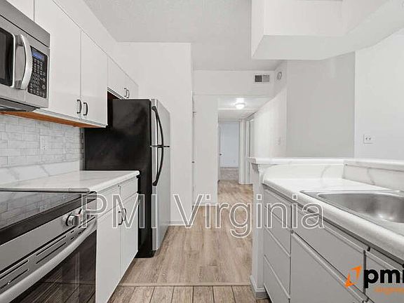5th image of 3209 Jade Ct APT 104