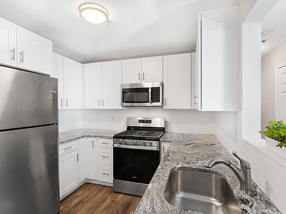 2nd image of 708 Tallwood Ln