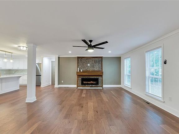 5th image of 2270 Bagwell Dr SW