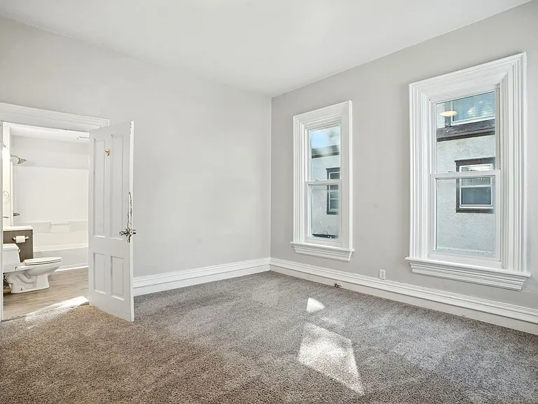 325 Kirkwood Blvd — Photo 14