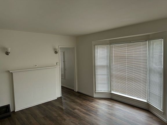 4th image of 116 S Jackson St Unit 122
