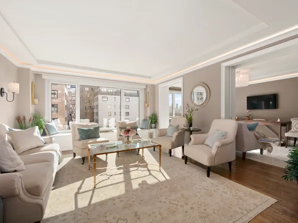 1050 5th Avenue image 1 of 10