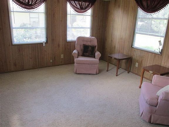 4th image of 206 Iris Dr