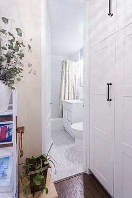 Sold by Realty Collective | media 8