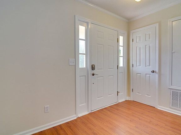 3rd image of 4315 Roswell Dr