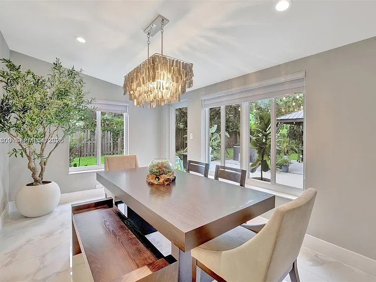 828 SW 15th St — Photo 12