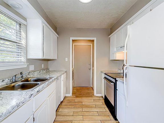 5th image of 6006 SW Brookline Ave