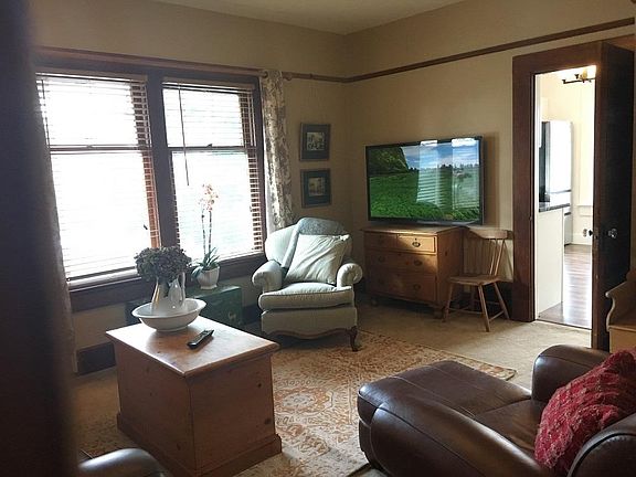 2nd image of 1842 Oak St #2
