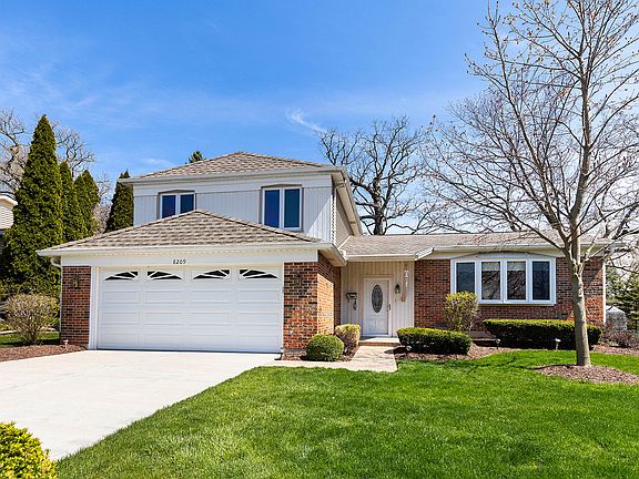 2nd image of 8209 Lindenwood Ln
