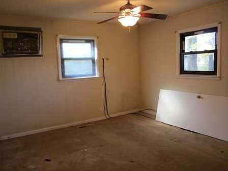 4th image of 44 Evergreen Ln