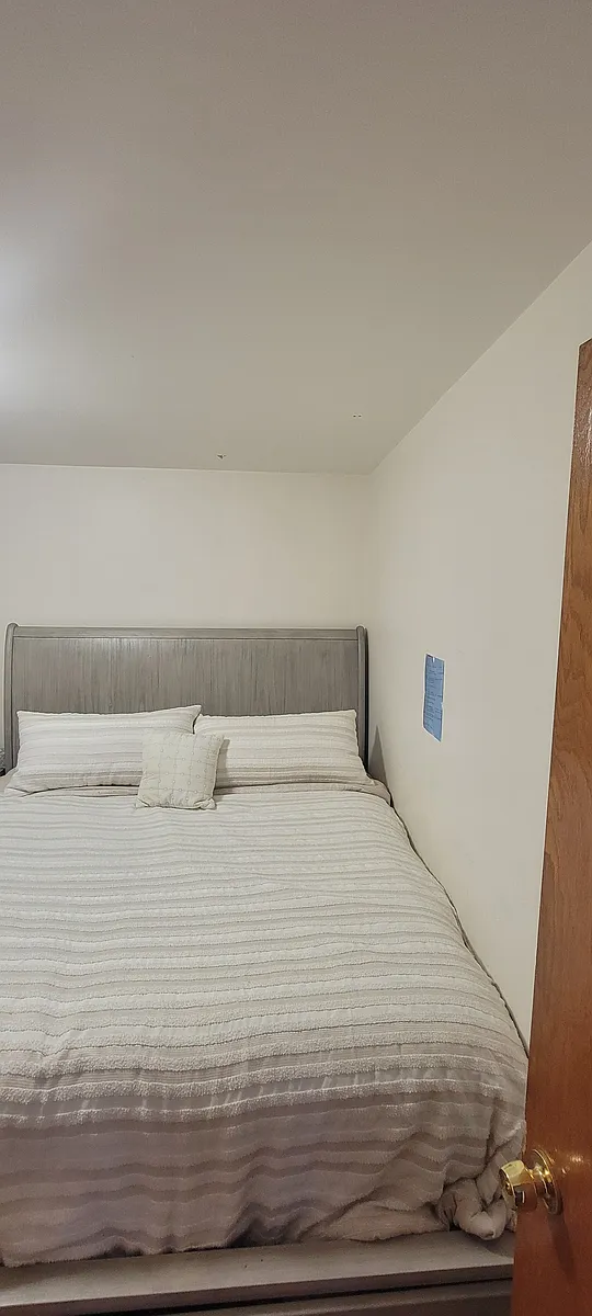 Building Photo - 4250 W Lawrence Ave #3E