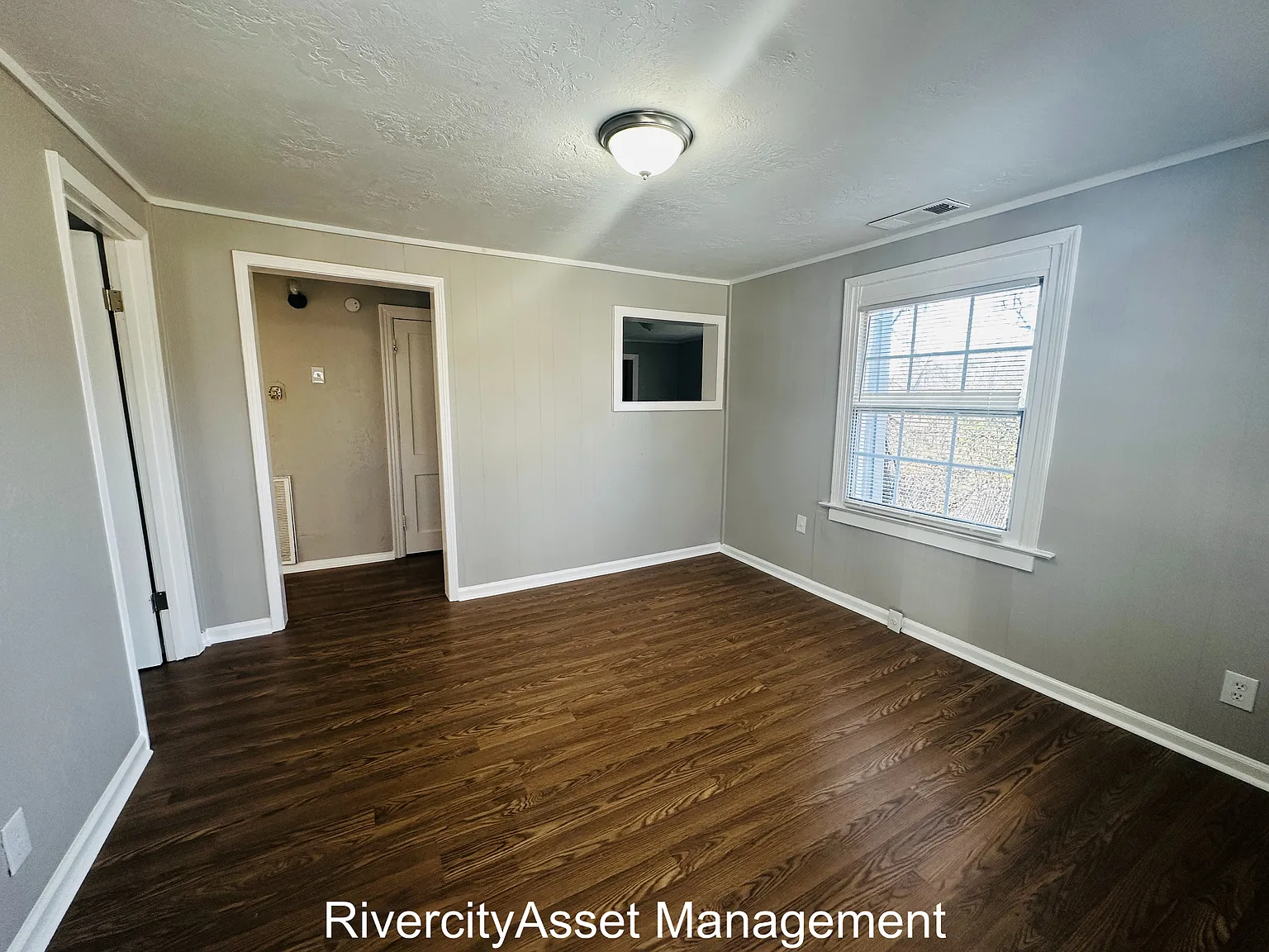 3 bed, 959 sqft, $995 — Photo 3