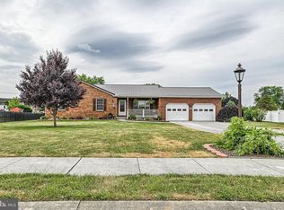 27 Ashfield Dr, Littlestown, PA 17340