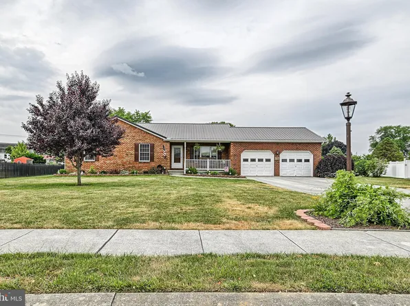 27 Ashfield Dr, Littlestown, PA 17340