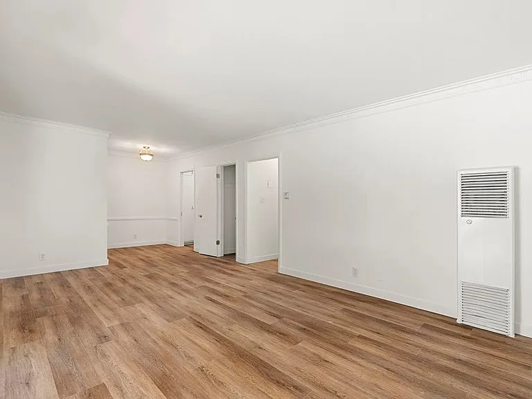 349 N Palm Dr #6 — Photo 6