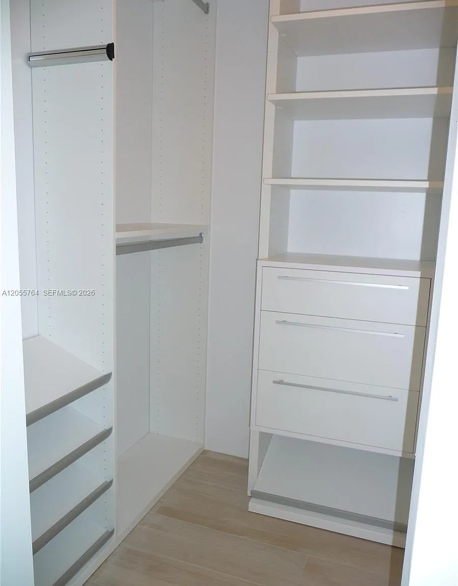 1 bed, 880 sqft, $4,900 — Photo 3