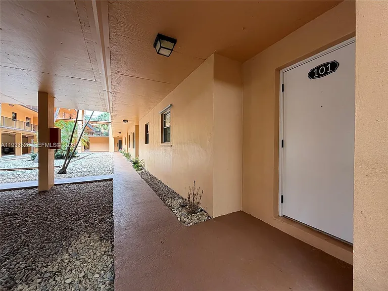 400 Commodore Dr #101 — Photo 2
