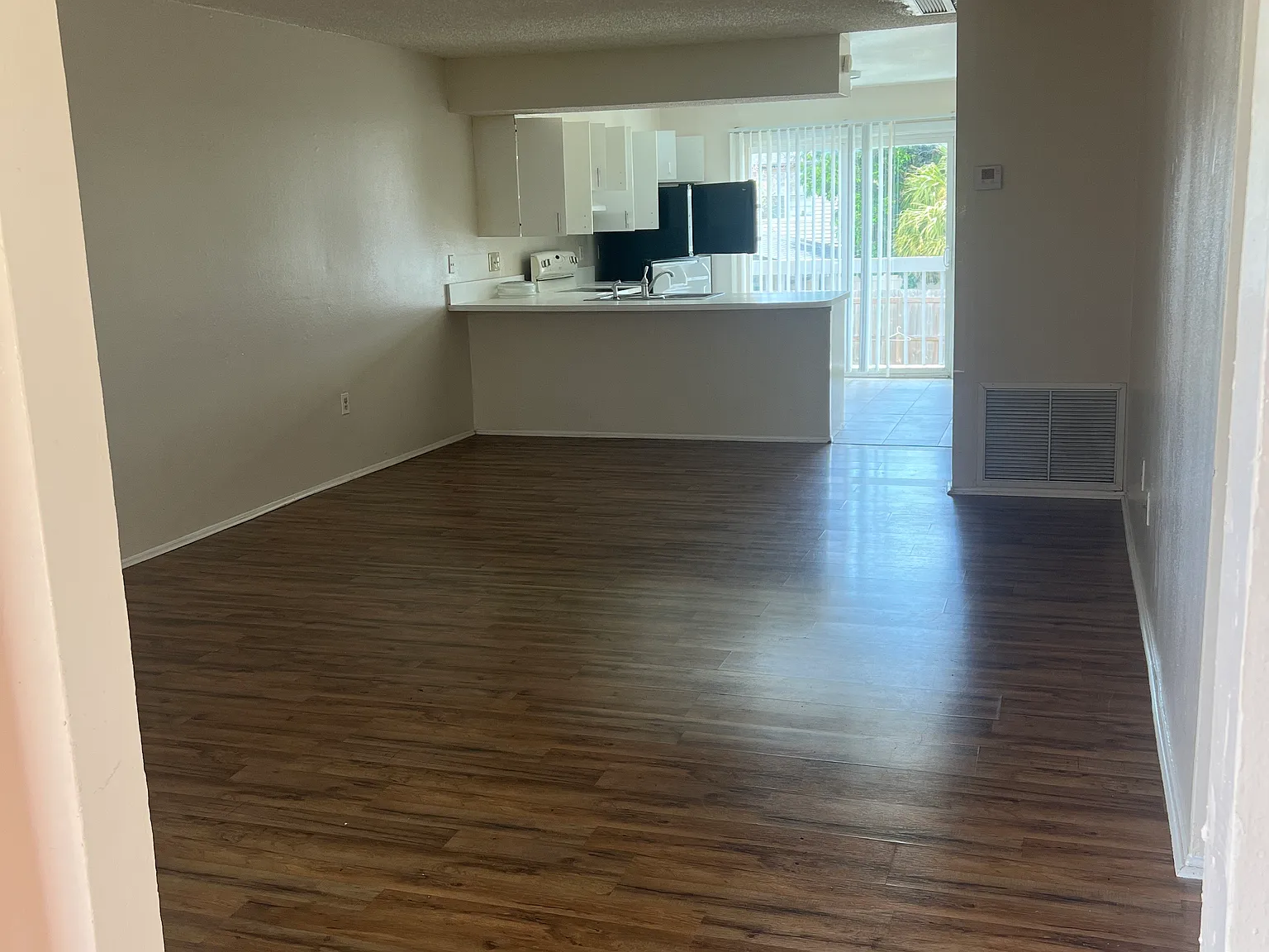 3 bed, 1.5 bath, 1113 sqft, $1,700 — Photo 2