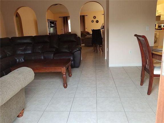 5th image of 407 Blackbird Way