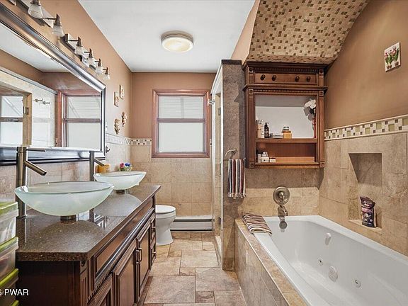 4th image of 122 W Morton St
