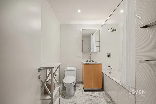 Bathroom, photo 2