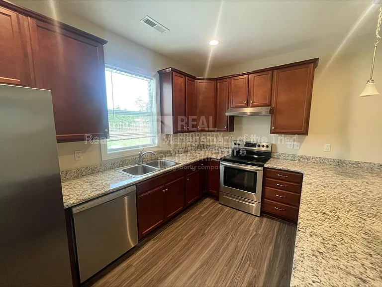 206 Hassellwood Dr — Photo 12