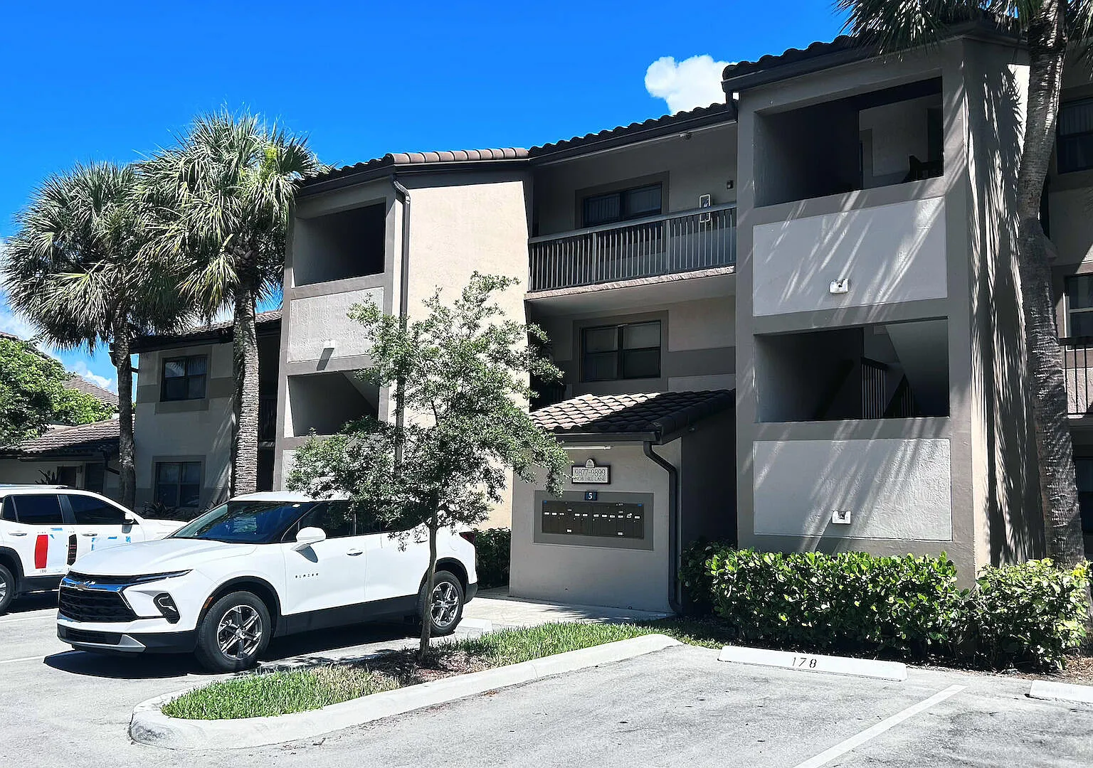 2 bed, 2.0 bath, 986 sqft, $2,000 — Photo 1