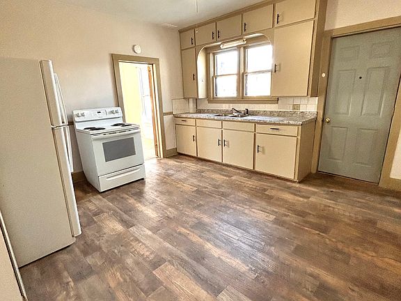 2nd image of 514 Van Buren St
