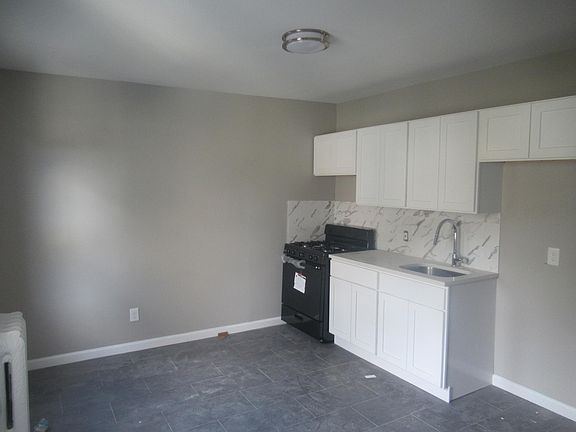 3rd image of 294 N Park St #1
