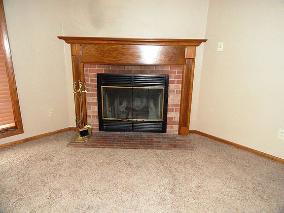 3rd image of 418 Forest St