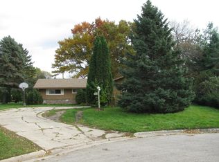 206 W Westlawn Ave, Elkhorn, WI 53121