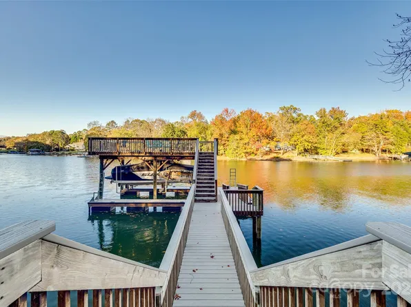 2036 Manila Bay Ln, Tega Cay, SC 29708