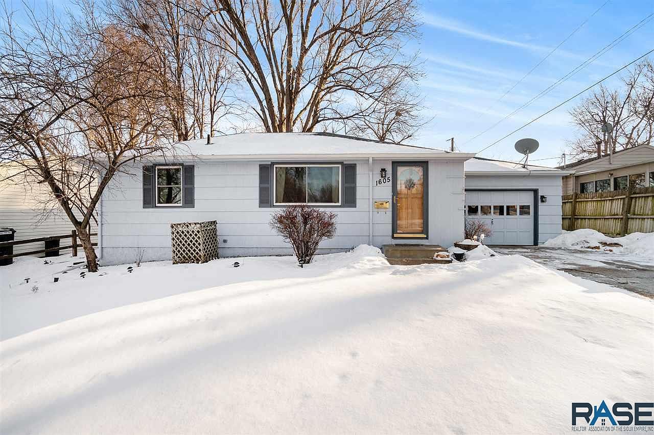 1605 E 32nd St, Sioux Falls, SD 57105 Zillow