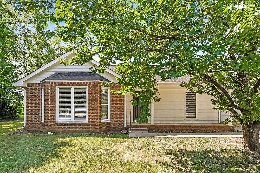3 bed, 2.0 bath, 1234 sqft, $2,025 — Photo 1