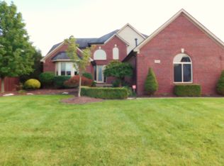 47634 Burlingame Dr, Chesterfield, MI 48047