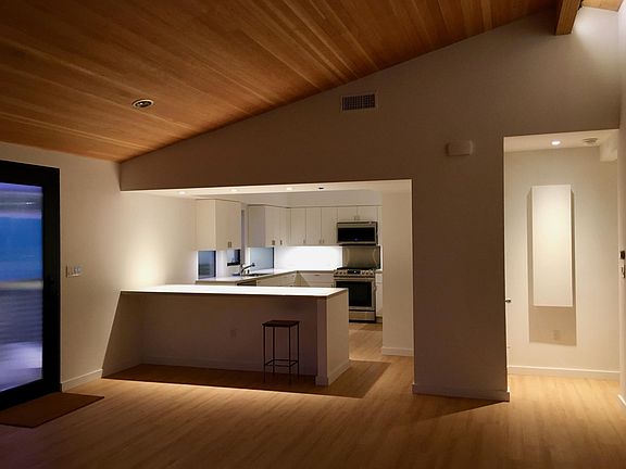 2nd image of 2054 1/2 Blake Ave