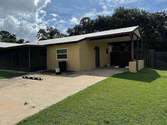 Carport/2nd entrance