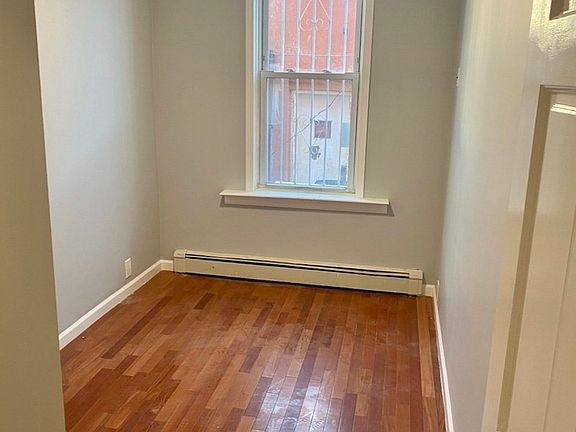 4th image of 913 E 223rd St APT 1
