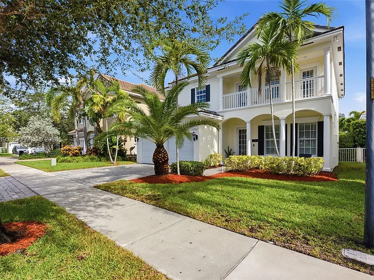 1419 SW 21st Ct — Photo 3