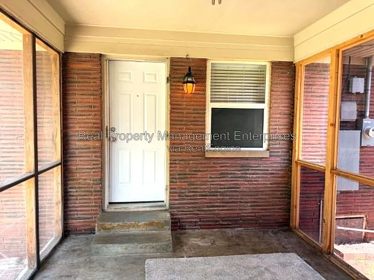 2301 N Warren Ave — Photo 33
