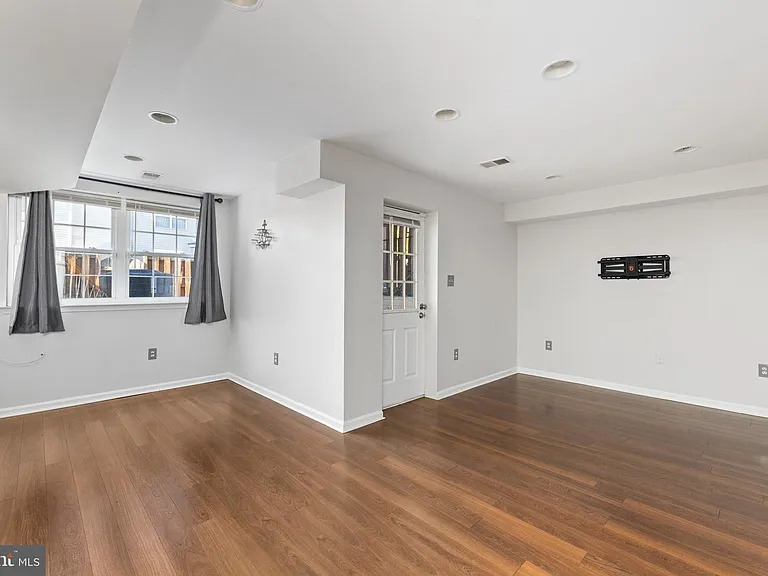 3343 Cape May Ct — Photo 31